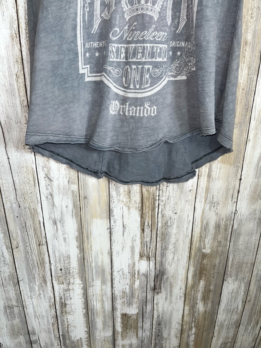 Hard Rock Cafe Orlando Graphic Tee Womens XS Baby Tee Fitted Y2K Vintage Style - Picture 4 of 7